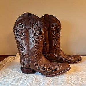 Circle G Brown Leather Western Heeled Boots with Black Accents